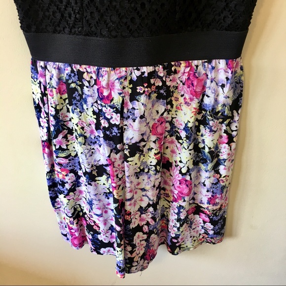 NWOT Black and Floral Romper - Medium - Picture 2 of 8